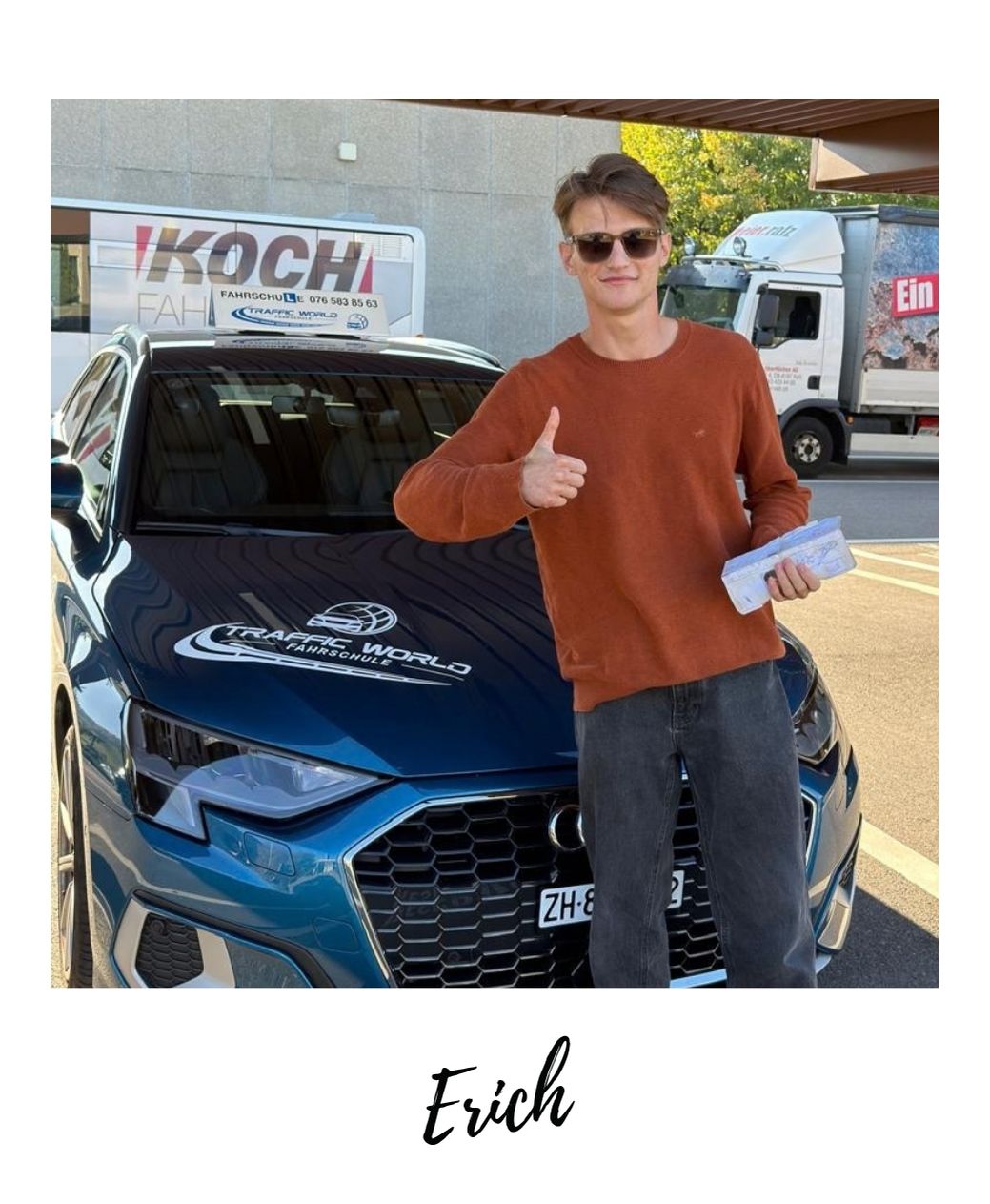 Erich mit dem Fahrschulfahrzeug von Traffic World